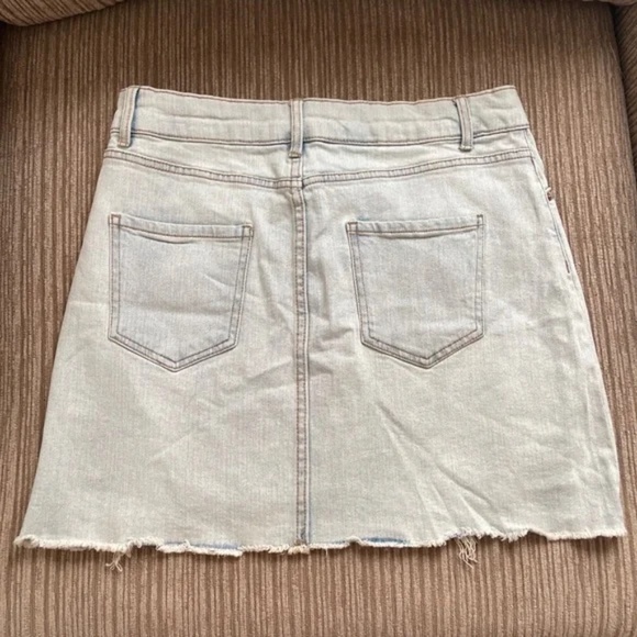 WILD FABLE Light Wash Denim Mini Skirt Size 12 - Picture 10 of 11